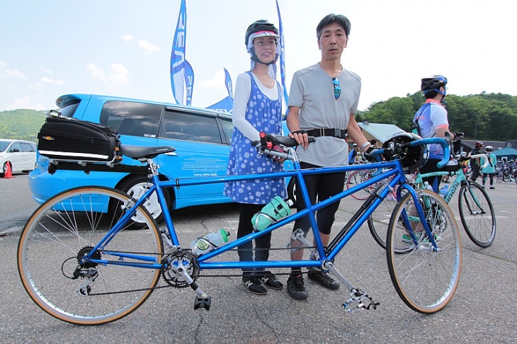 自前のタンデム自転車で参加です　チームドルチのおふたり