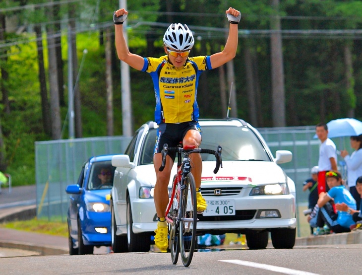 全日本学生選手権個人ロードレース2010、100km以上を逃げ、ラスト30kmは独走してゴールラインを駆け抜けた