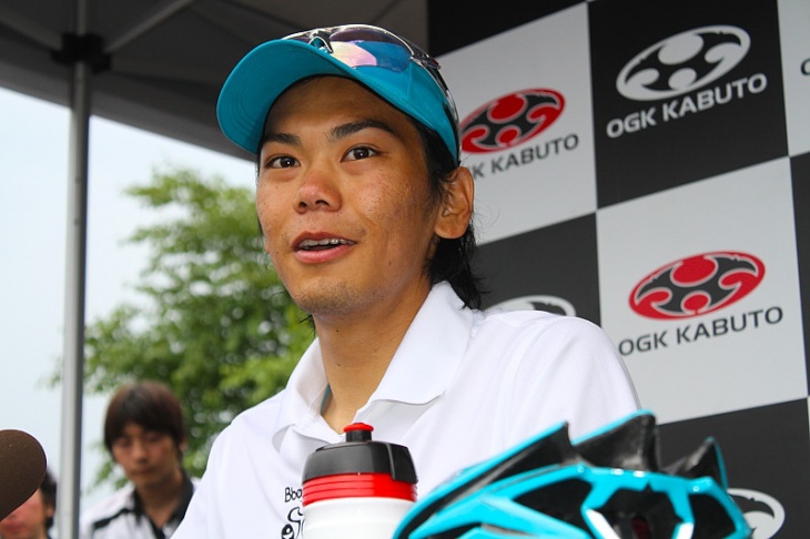 全日本選手権のレース後に記者会見を開いた新城幸也(Bboxブイグテレコム)