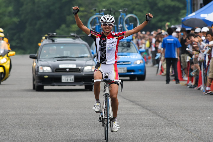 2010年の全日本選手権でロード初優勝を射止めた萩原麻由子（当時サイクルベースあさひレーシング）