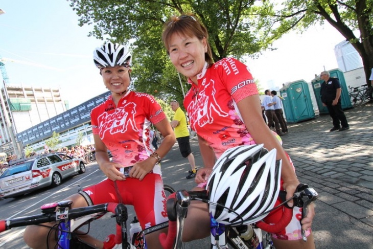 オランダでレース参戦中のReady Go Japanの松田千裕と堀友紀代も駆けつけた