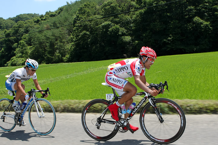 全日本チャンピオンジャージの宮澤崇史(TEAM NIPPO)、終盤の逃げで平塚吉光(シマノレーシング)とともに