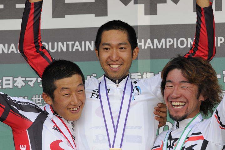 XCO男子表彰台　優勝は山本幸平（チームブリヂストン・アンカー）