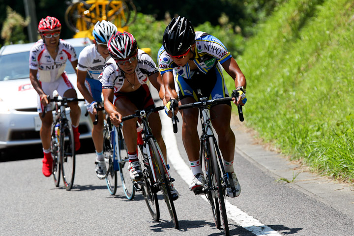 ラスト4km、佐野淳哉(TEAM NIPPO)がペースアップ