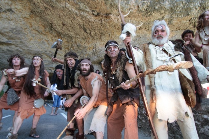 洞窟で発見した先住民族（？）