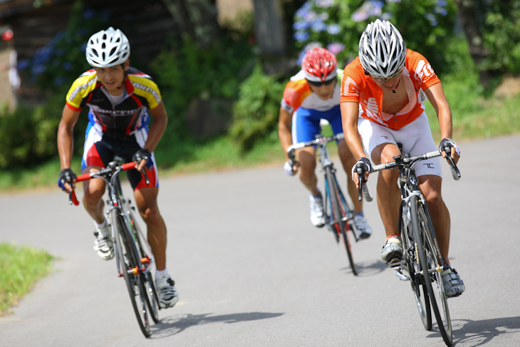 BR1 ラスト2kmで田崎友康(F(t)麒麟山 Racing)に清宮洋幸(竹芝サイクルレーシング)と高橋義博(Cuspeede)が合流