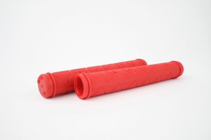 BREV.M TRACK GRIP レッド