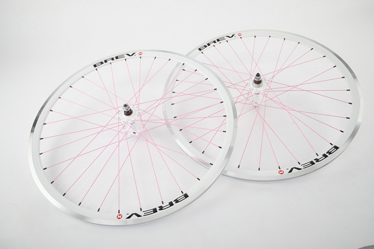 BREV.M FIXIE WHEEL 32H ピンクのスポークがアクセント