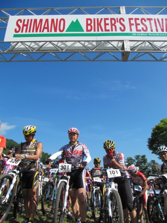 緊張感が漂うXCマラソンのスタート風景