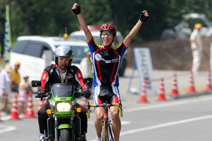 ER 小俣栄一郎(竹芝サイクルレーシング)が優勝