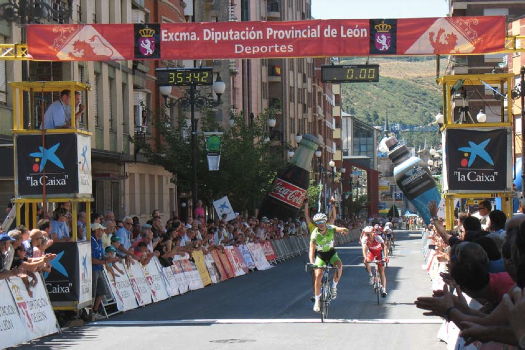 最終ステージを制した総合2位のエンリケ・サルゲイロ（スペイン、エストレマドゥーラ）