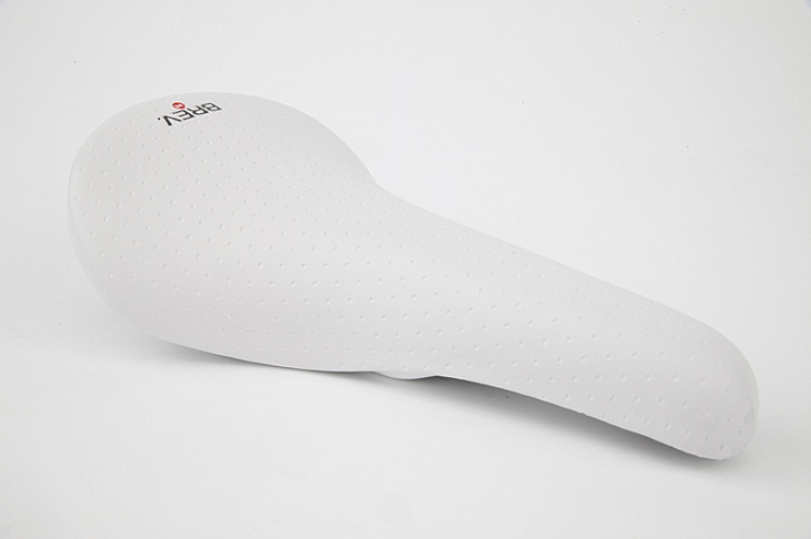 Perforated Saddle ホワイト