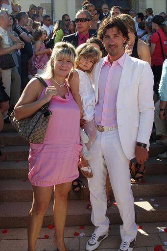 結婚式に出席したファビアン・カンチェラーラ(スイス、サクソバンク)ファミリー