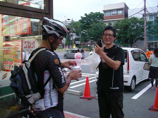 くりらじの取材を受ける三船さん