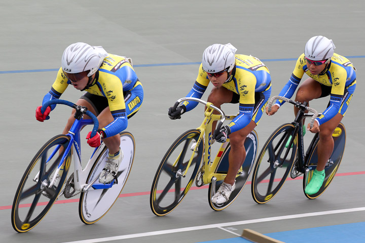 チームスプリント予選　1位　鹿屋体育大学（新納、野口、元砂）