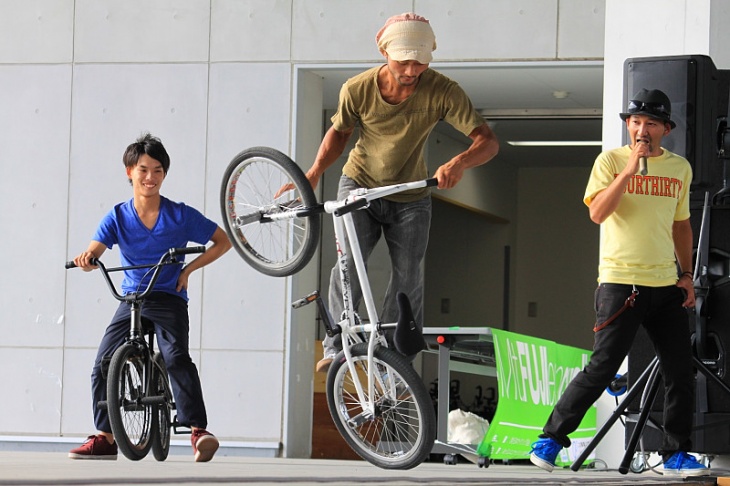 BMXフラットランドショーはすごい迫力!