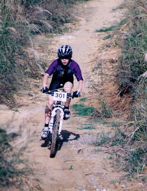 陸上競技をしながらMTBで競技をしていた中学時代の辻善光