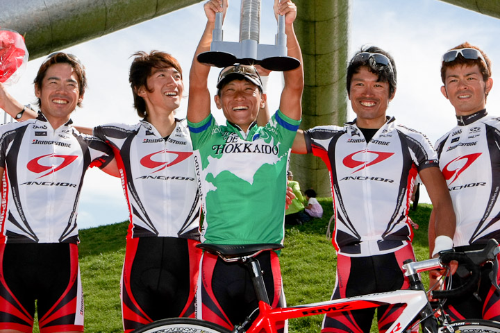 ツール・ド・北海道2010で個人総合優勝の清水都貴(ブリヂストンアンカー)