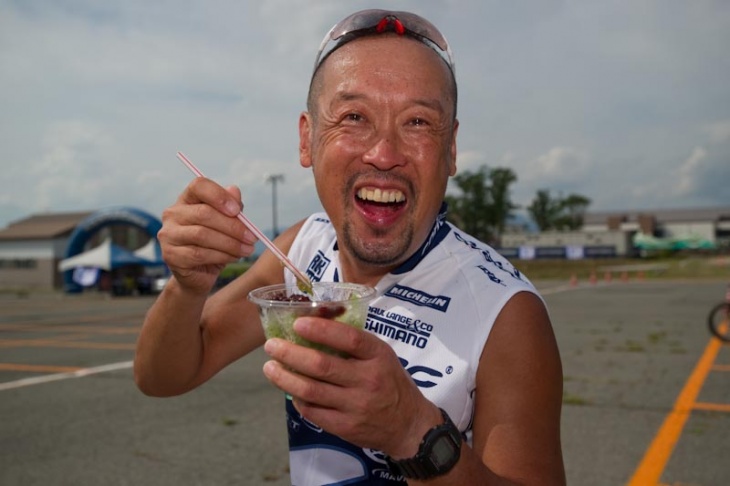 かき氷最高！　笑顔の御子柴さん