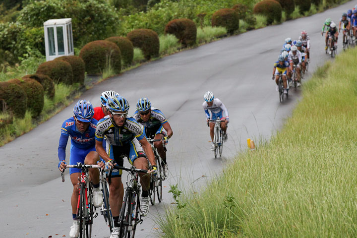 3周目、逃げの3人に佐野淳哉（TEAM NIPPO）が追いつく