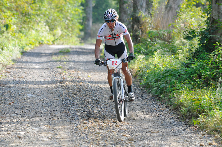 CP1付近を走る松本駿（TREK）