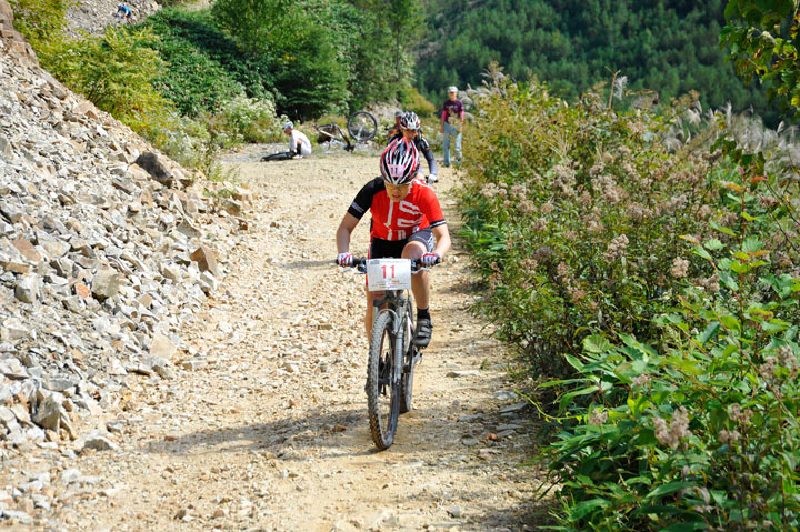 120km女子を走る山本香苗さん（BMC）