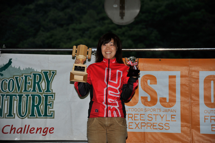 120km女子表彰式　優勝の山本香苗さん（BMC）