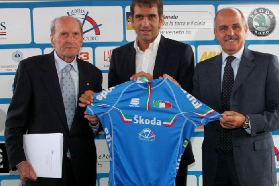 フィレンツェでの世界選手権開催にこぎ着けたトスカーナ州出身のアルフレード・マルティーニ元代表監督、故フランコ・バッレリーニ前代表監督、レナート・ディロッコFCI会長