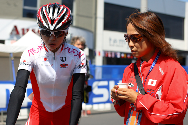新旧日本チャンピオン、萩原麻由子(サイクルベースあさひレーシング)と沖美穂