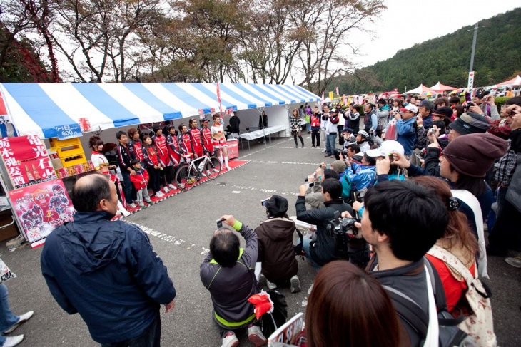 山あり谷ありで念願のジャパンカップサイクルロードレースの出場を果たしたブリッツェン。その背景には多くの方の支えがあってこそです