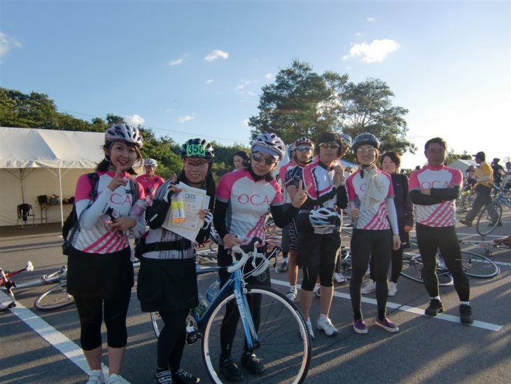 尾道サイクリング協会の女性陣は参加者を笑顔でお出迎え
