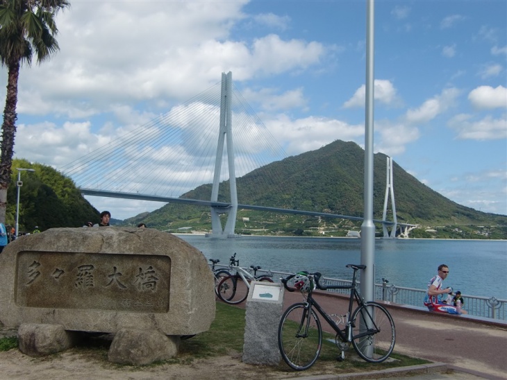 絶景が続くしまなみ海道は日本のサイクリングコースの中でもとくに人気が高い