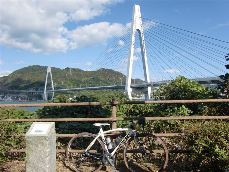 生口橋を渡ると次のエイドステーションのある因島に上陸