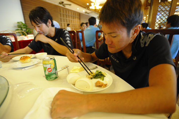 ツアー・オブ・ハイナンでの食事は中華中心のビュッフェスタイル