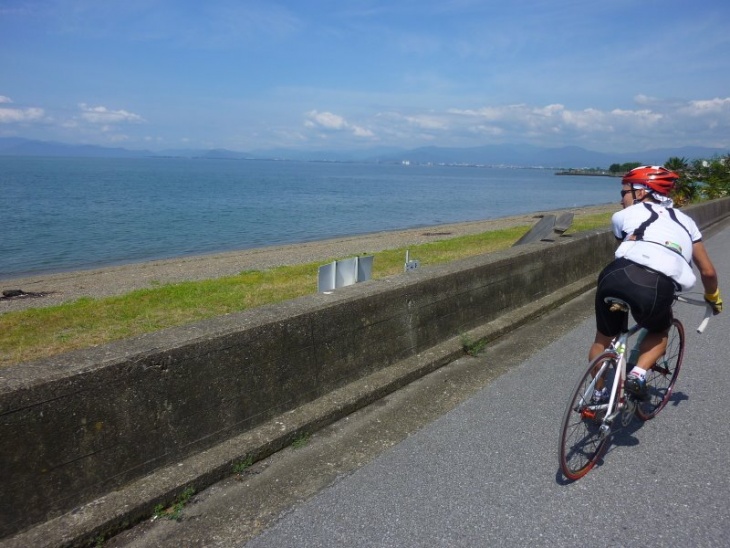 長浜まで来ると琵琶湖も大変広い