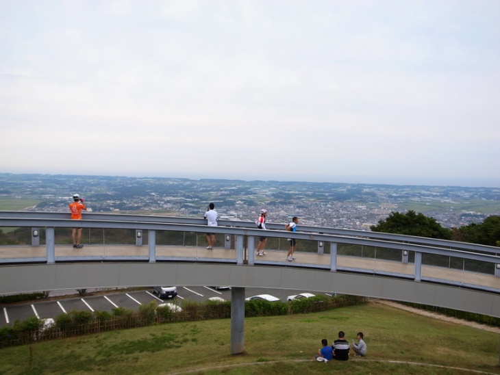 蔵王山から遠州灘を望む