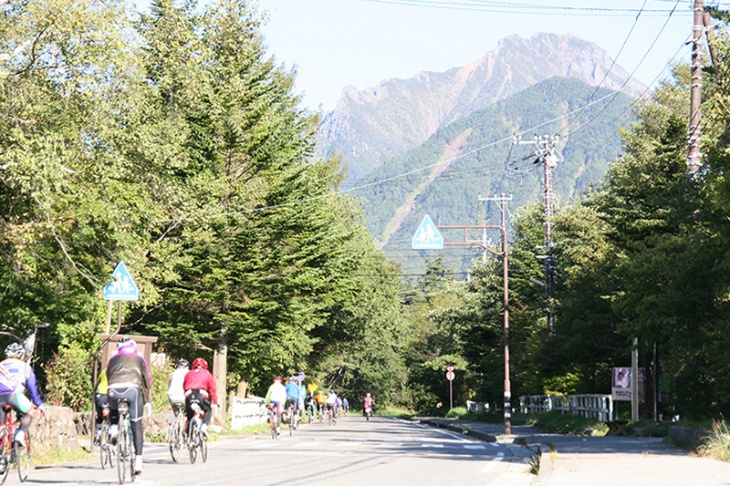 清里駅周辺から上りに入ると眼前には八ヶ岳連峰の雄姿が！