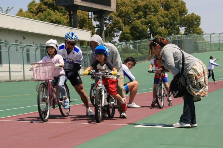 大人も子どもも、いつの間にやら真剣そのもの