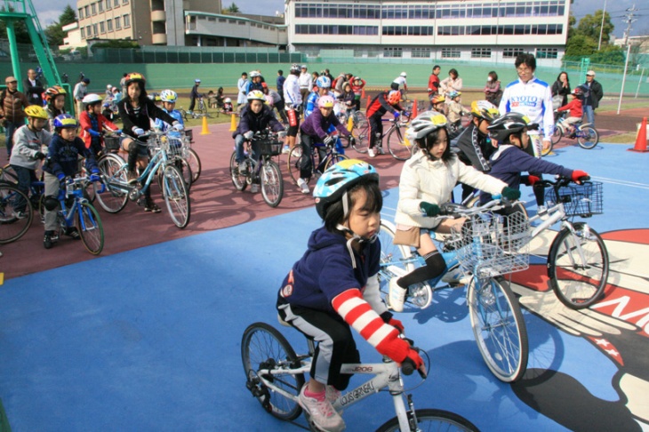 ウィーラースクールジャパンはベルギーからやってきた子どもの自転車教室