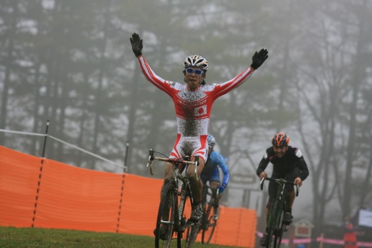 独走優勝を飾った辻浦圭一（ブリヂストンアンカー）