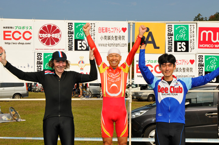 CM1 1位 佐野 光宏(ストラーダR)2位ビンセント フラナガン(PEDALFORTH.com)3位 細川 公志(Bee Club)