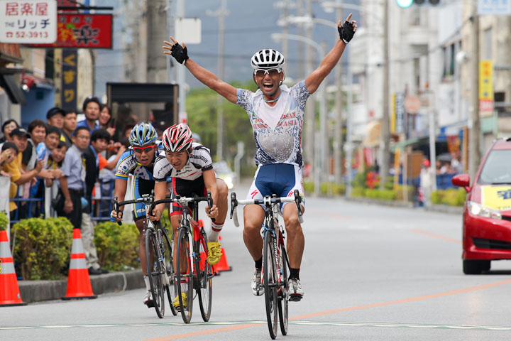 福島晋一(クムサン・ジンセン・アジア)が優勝