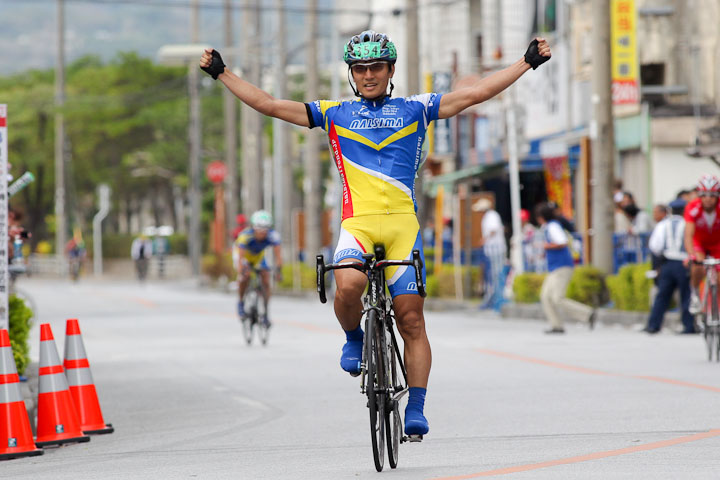 市民210km 岩島啓太(なるしまフレンドレーシングチーム)が優勝、小畑郁(なるしまフレンドレーシングチーム)は2位に