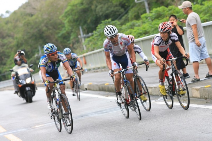 2010第2ステージ最後の上り。福島晋一、佐野淳哉が交互にアタックを掛け合う