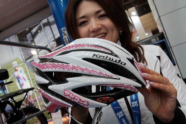 ラインストーンが綺麗なこのデコレーションは流行るかも?