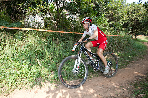 MTB女子クロスカントリー5位の中込由香里（SyNak）