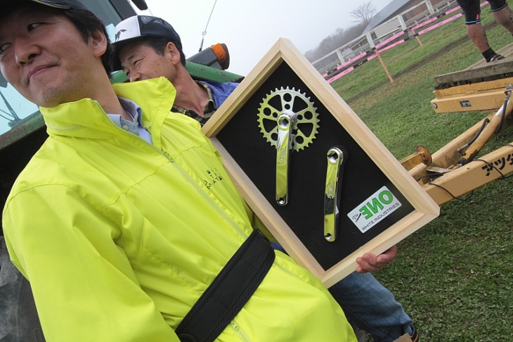 シングルスピード選手権の賞品にはホワイト・インダストリー製の高級シングル用パーツ!