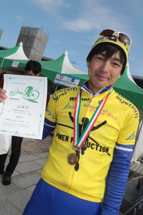 インターミディエイトBに優勝の松崎晃一さん
