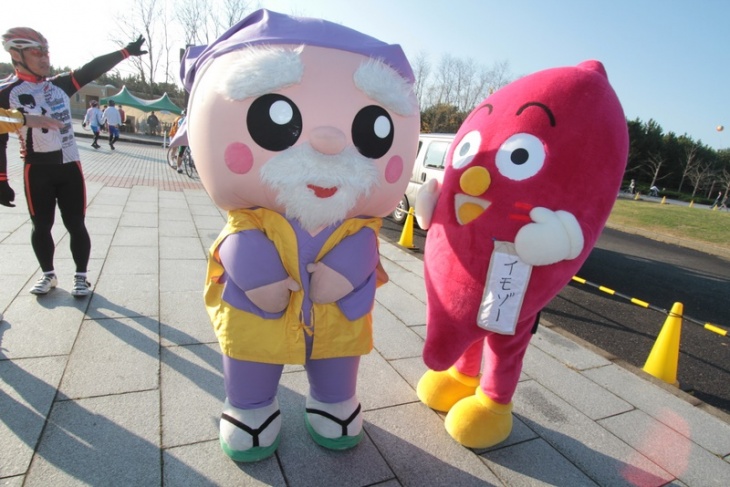 ハッスル黄門君とイモゾー君