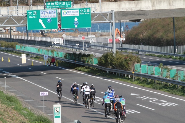 自動車専用道路を自転車だけが走る！
